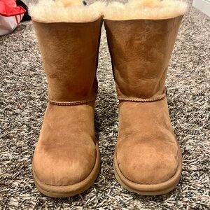 Chestnut Bailey Bow uggs